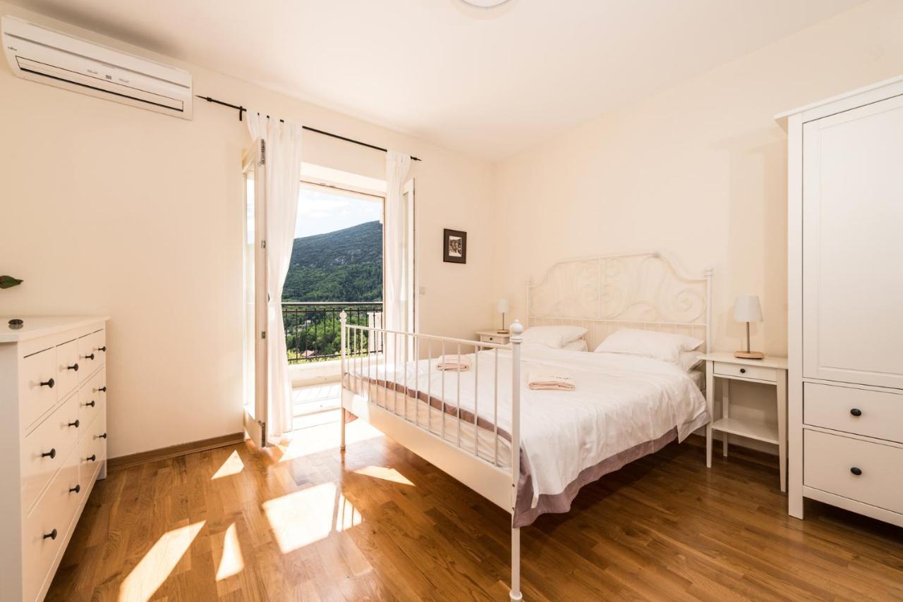 Lavender House With Shared Pool Villa Herceg Novi Bagian luar foto